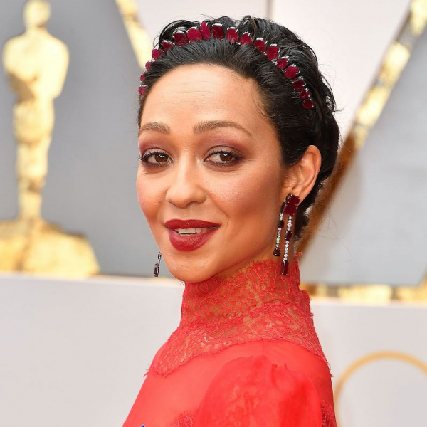 Easy On-the-Go Hairstyles for Naturally Curly Hair Headband Ruth Negga